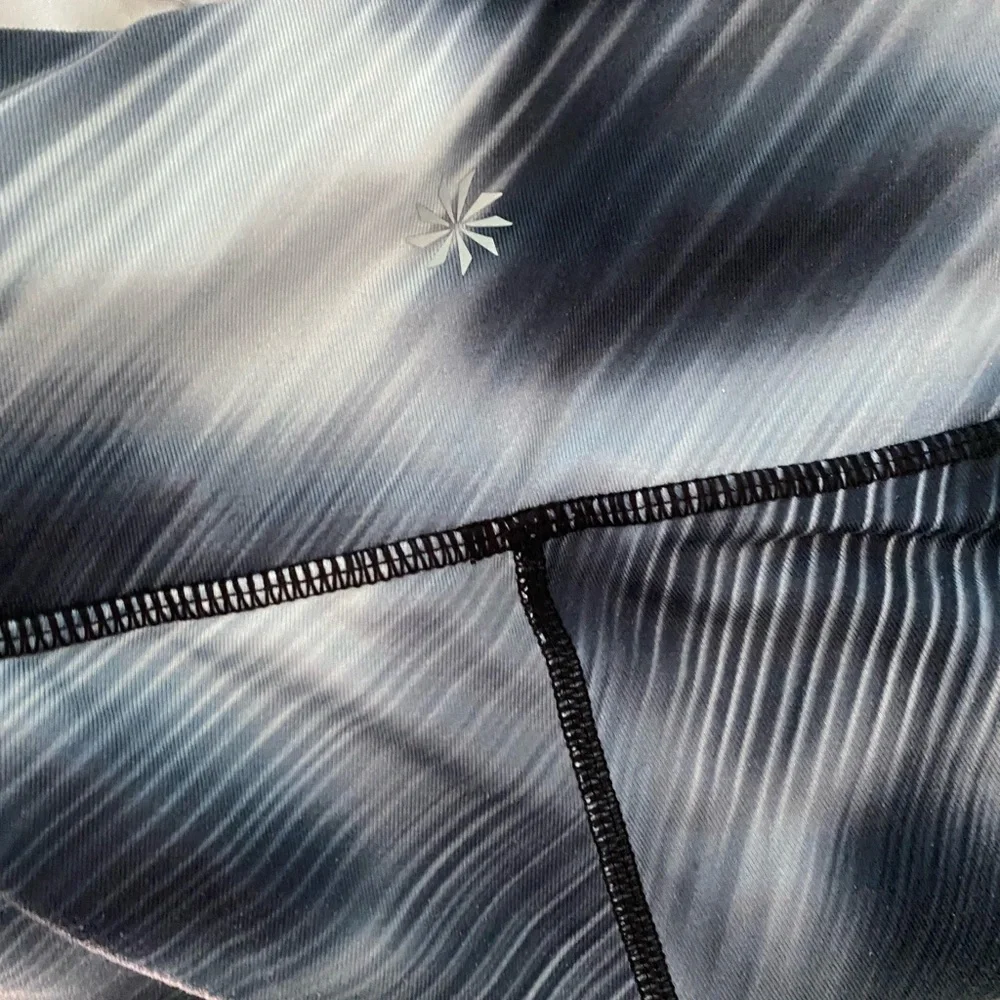 Athleta leggings with front inside hidden stash pocket. - Picture 10 of 11